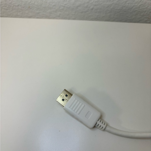 Onn DisplayPort To HDMI Adapter. Gold plated. - Picture 4 of 6